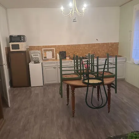 De Letty Apartment